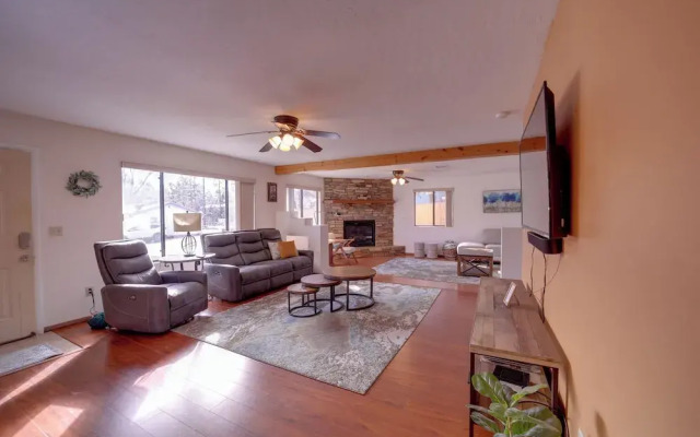 2 Mi to Whiskey Row: Tranquil Getaway w/ Deck!