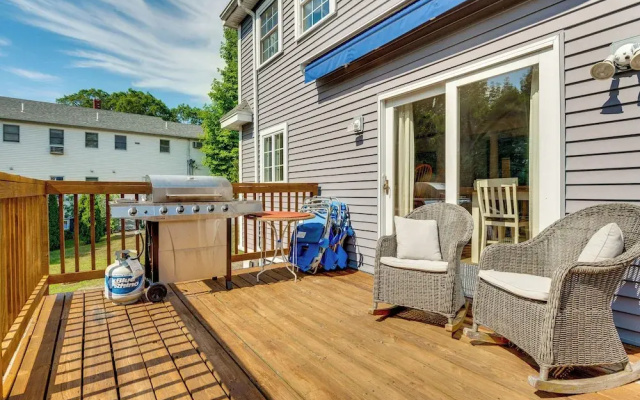 Downtown Ogunquit Home: 1 Mi to Beach!