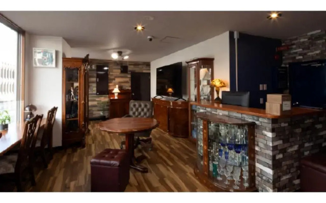 Business Hotel White