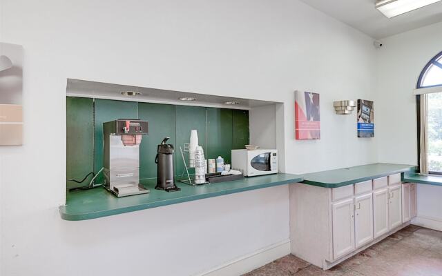 Motel 6 - High Point