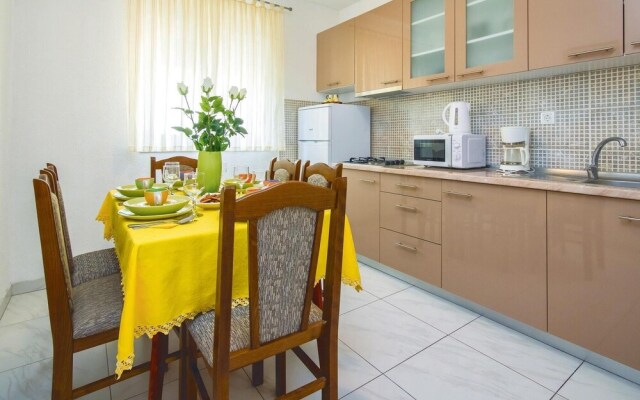 Stunning Home in Mali Rat With Wifi and 3 Bedrooms