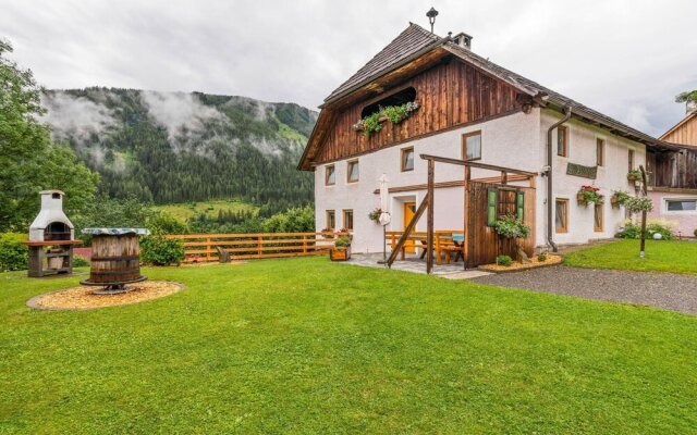 Warm Holiday Home in Sankt Peter Am Kammersberg with Terrace