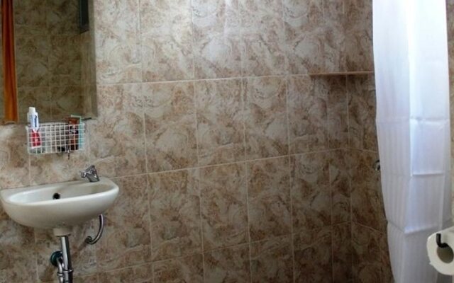 Oasis Studio Hotel Dua Male Only Hotel