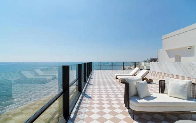 LIV Mackenzie Beach Suites