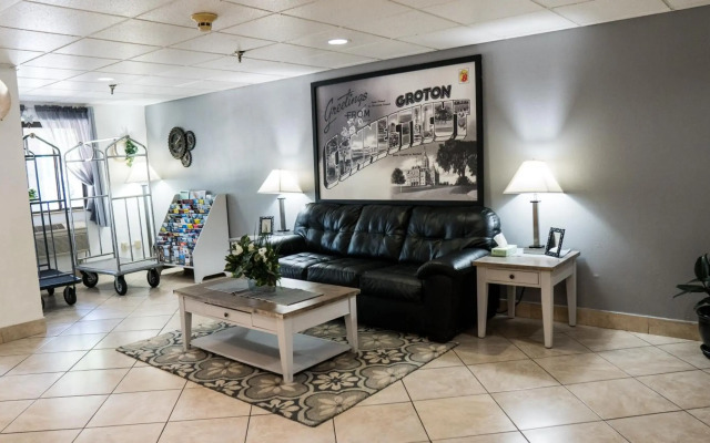 Super 8 By Wyndham Groton