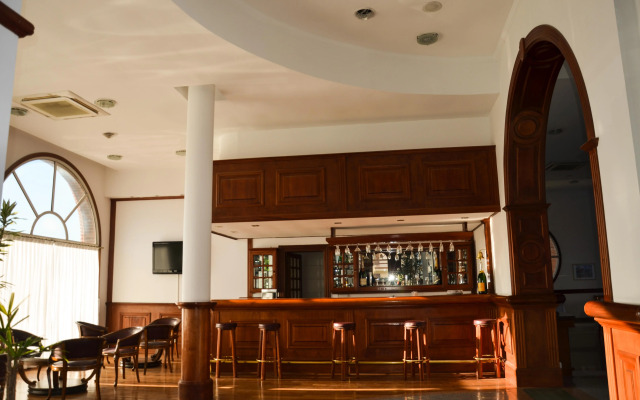 Hotel Reviens