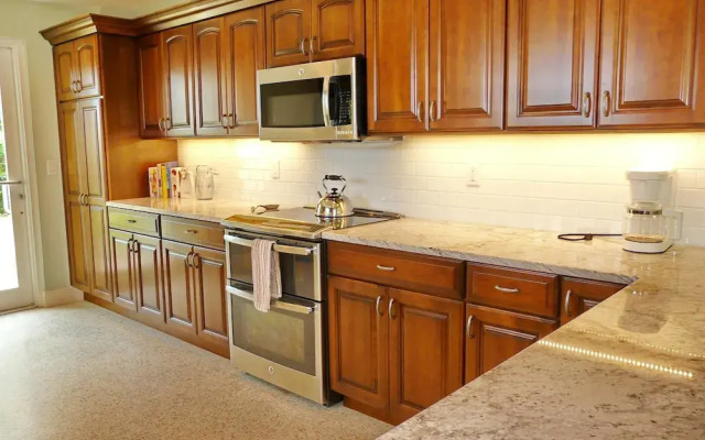 Bungalow-style Beachfront Condo With Pool