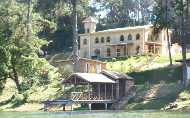 Le Chateau du Lac