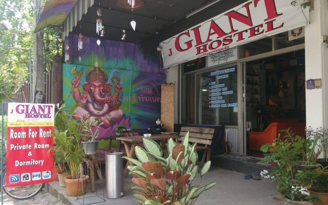 J Giant Hostel