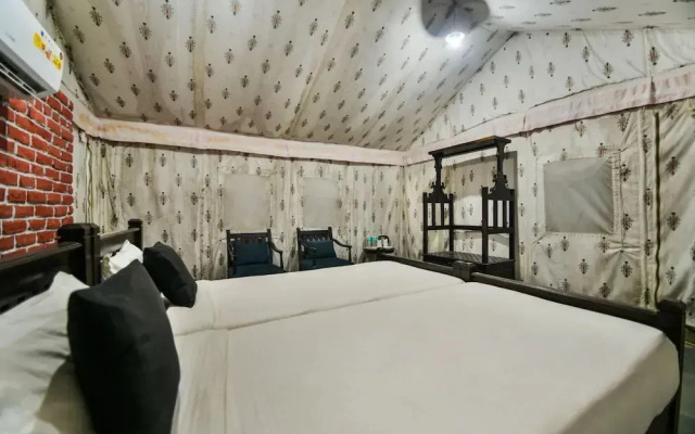 Hoppers Leeway Jungle Camp