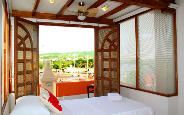 Nautilus Plaza Hotel