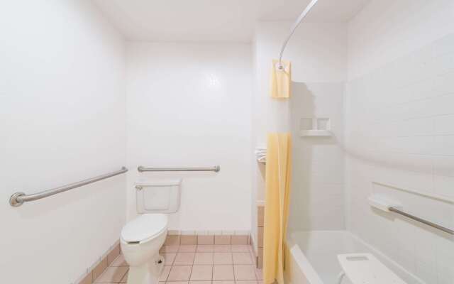 Days Inn by Wyndham Waco Near Downtown/University