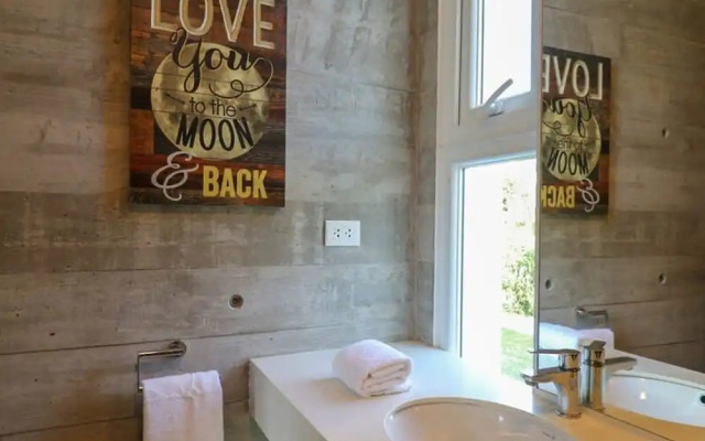 w Modern 4BR Villa With Private Pool in Paracas