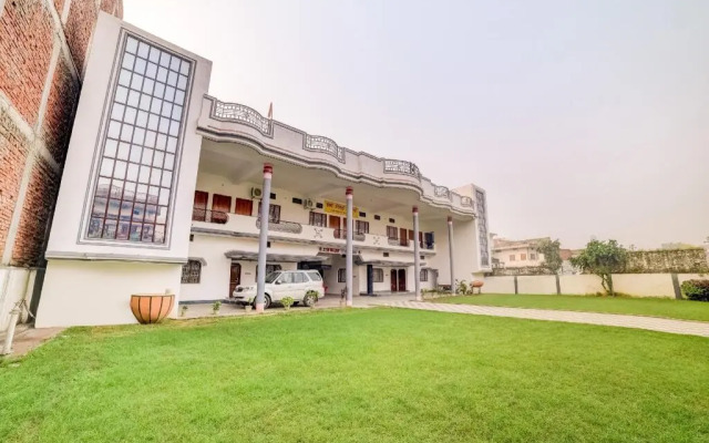 Usha Guest House by OYO Rooms