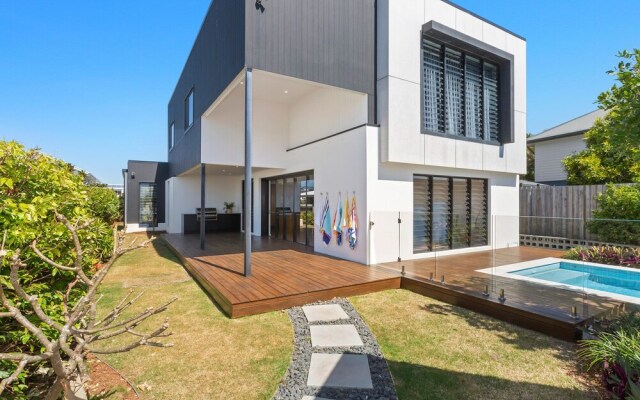 Stunning Beach House On Collins