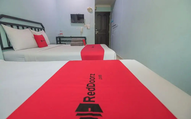 RedDoorz near Nagoya Citywalk Batam 2