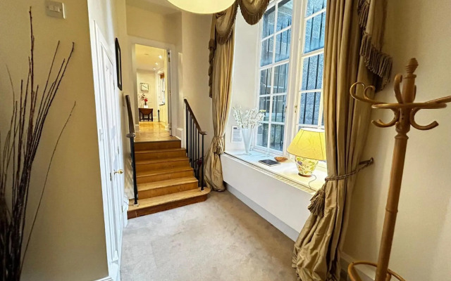 Parliament Sq (apt 10 ) Royal Mile