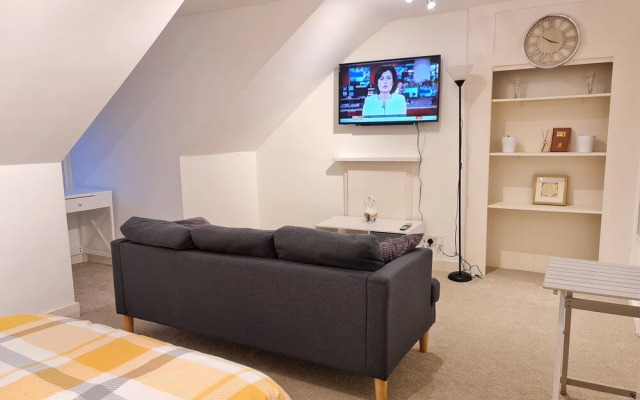 Grace Apartments - Living Spring 1