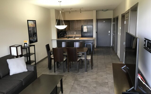 Upper Floor w/ Courtyard View #550