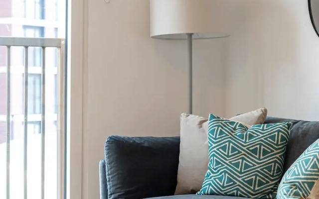 Waterside Flat in Central Leeds