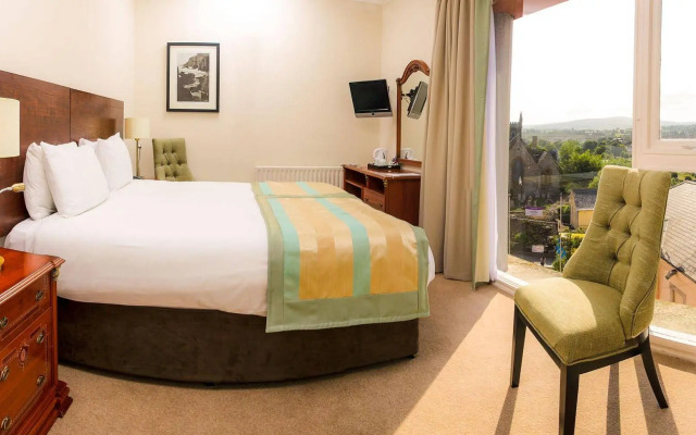 The Royal Hotel and Merrill Leisure Club