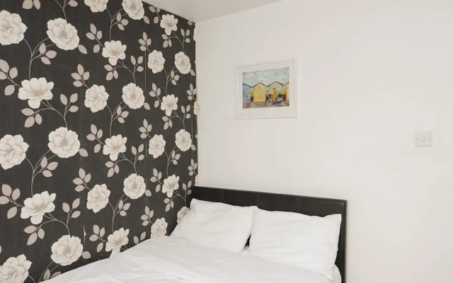 Room in Guest Room - Double Room in Coventry