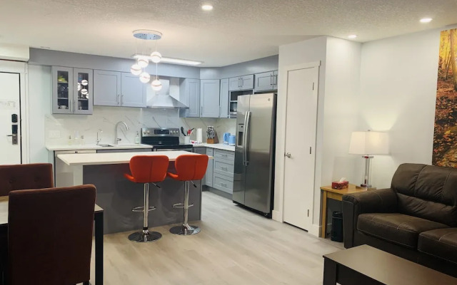 Lovely 1-Bedroom Condo with AC & Kitchen