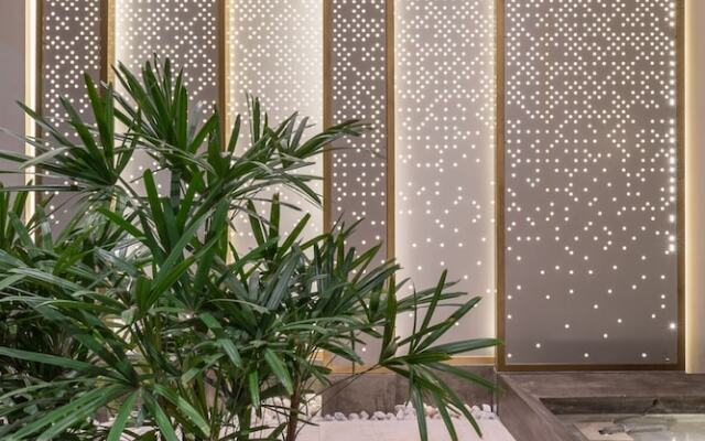 Relaxing 2BR in downtown new building by Happy Address