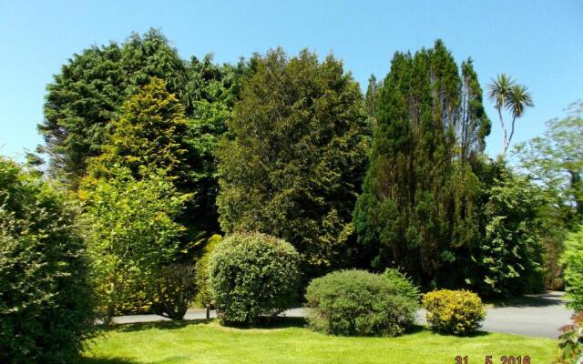 The Cedar Lodge Hotel and Restaurant