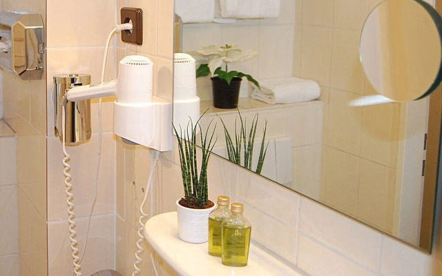 La Maison Hotel - Boardinghouse