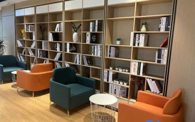 Unknown Li Panyu Hotel (Jingkai Fujikang Branch)