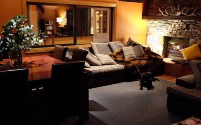 Mount Maude Country Lodge