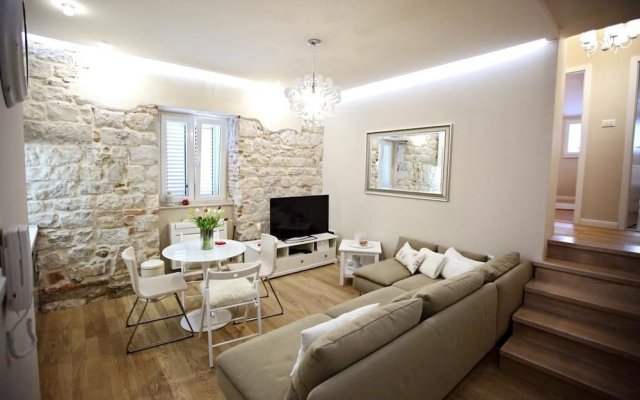 White Stone Apartment  Diocletian Palace