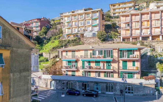 Spacious Apartment In Sori With Terrace