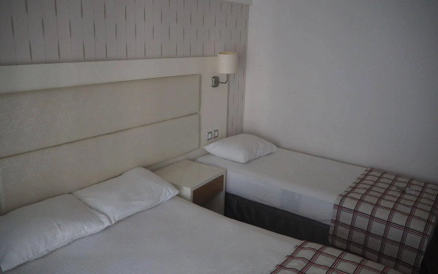 Yunus Hotel