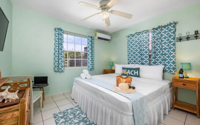 Quiet Cozy Central 2br1ba w Private Pool BBQ