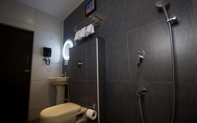 Capital O 36137 Vihaari 24 Business Hotel