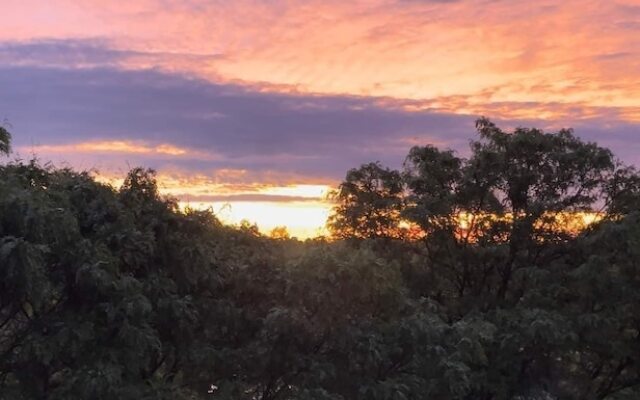 Stratford Suites - 32 Ontario St.