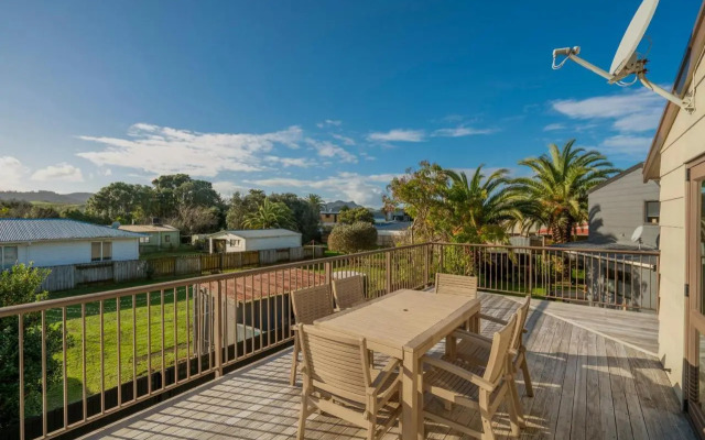 Seabreeze on Cook - Whitianga Holiday Home