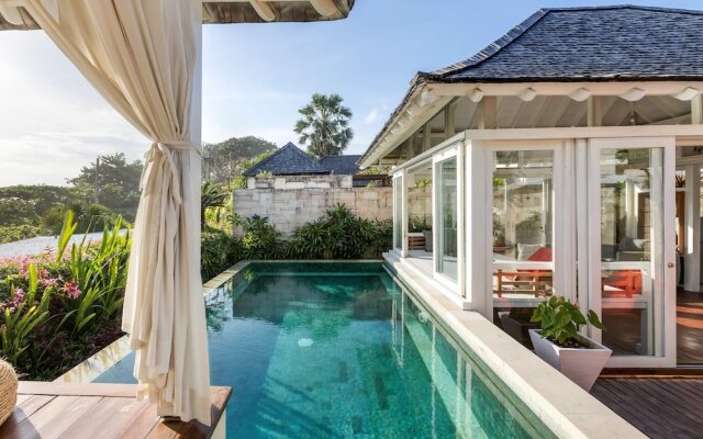 Exquisite Oceanfront 1 Br Villa in Seminyak