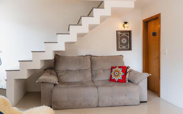 Belíssima casa duplex com lareira em Canela GRA173