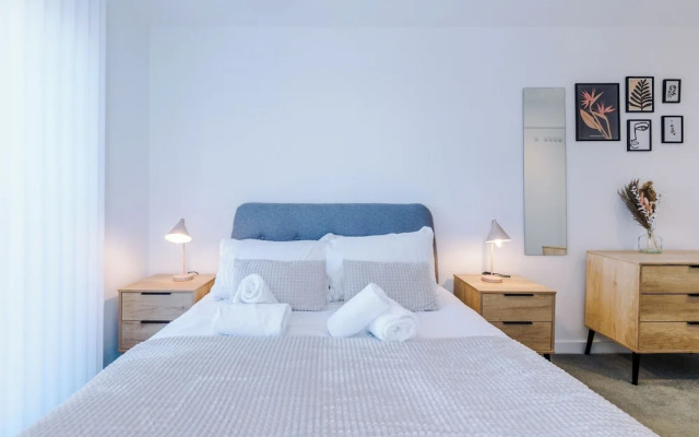 Hilltop Serviced Apartments - Salford