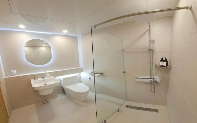 Bay Condo Hotel Tongyeong