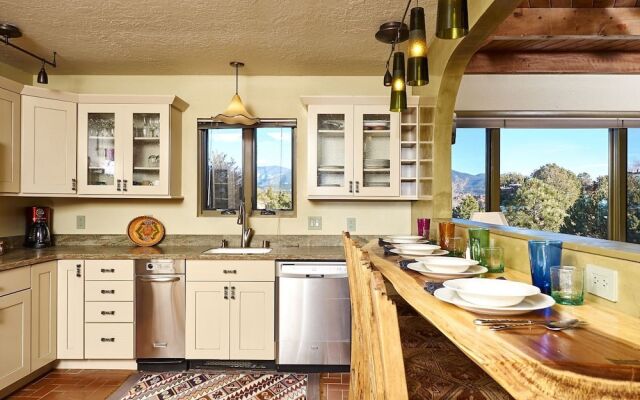 Piñon Vista - 360° Majestic Views, Just Blocks From the Plaza