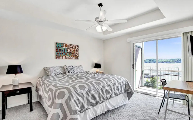 Breathtaking Views - Two Pools - Enclosed Balcony