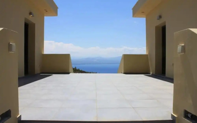260sqm villa in Loutraki with a sea view