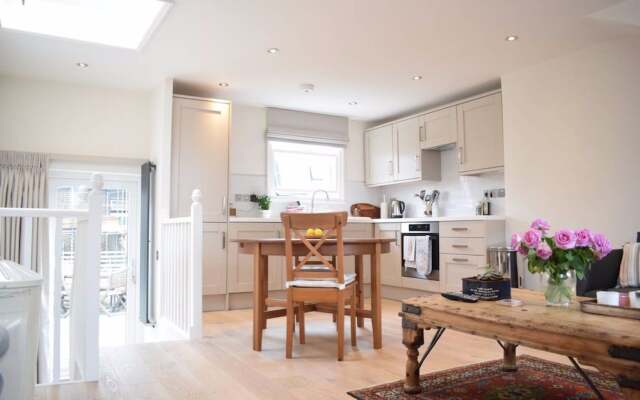 Cosy 2 Bedroom Home in Hammersmith