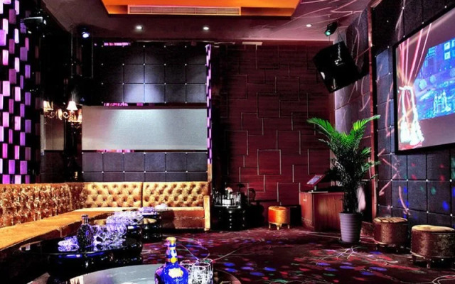 Xinjin Celebrity City Hotel