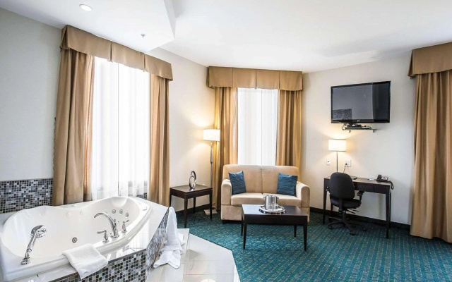 Comfort Hotel Bayer's Lake