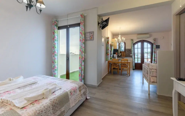 Bungalow Next TO THE Beach IN Malia